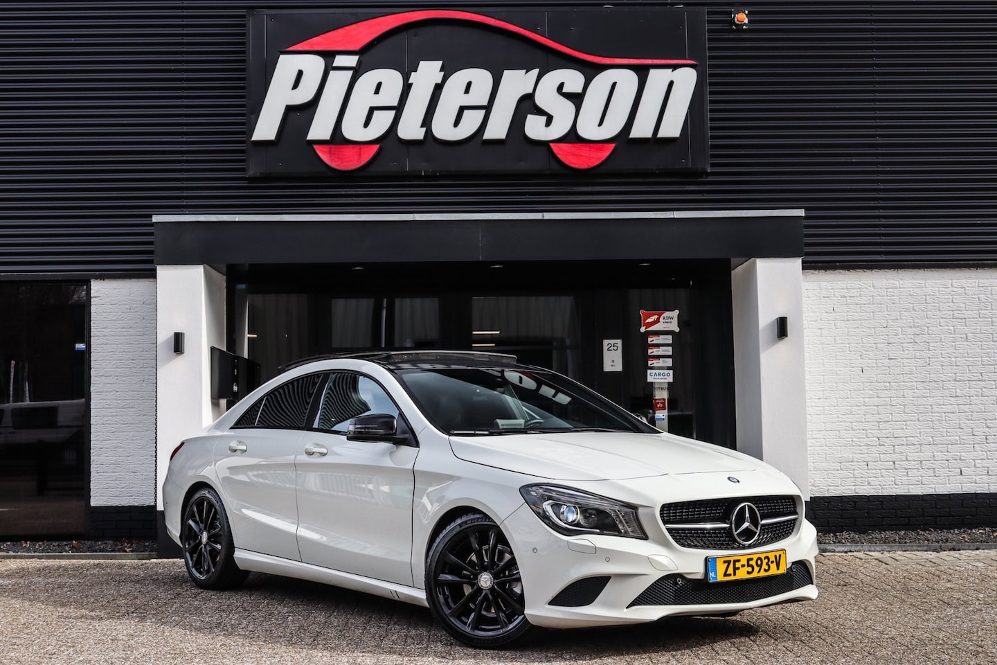 Mercedes-Benz CLA-Klasse - 220 CDI 4MATIC DEALER OH PANO LEDER - AutoWereld.nl