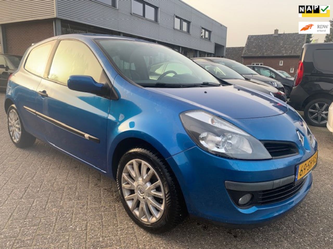 Renault Clio - 1.4-16V Dynamique Luxe 2006 € 1750.- AIRCO 1 JR. APK - AutoWereld.nl