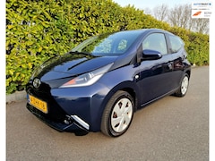 Toyota Aygo - 1.0 VVT-i x-play Airco Cruise control Camera