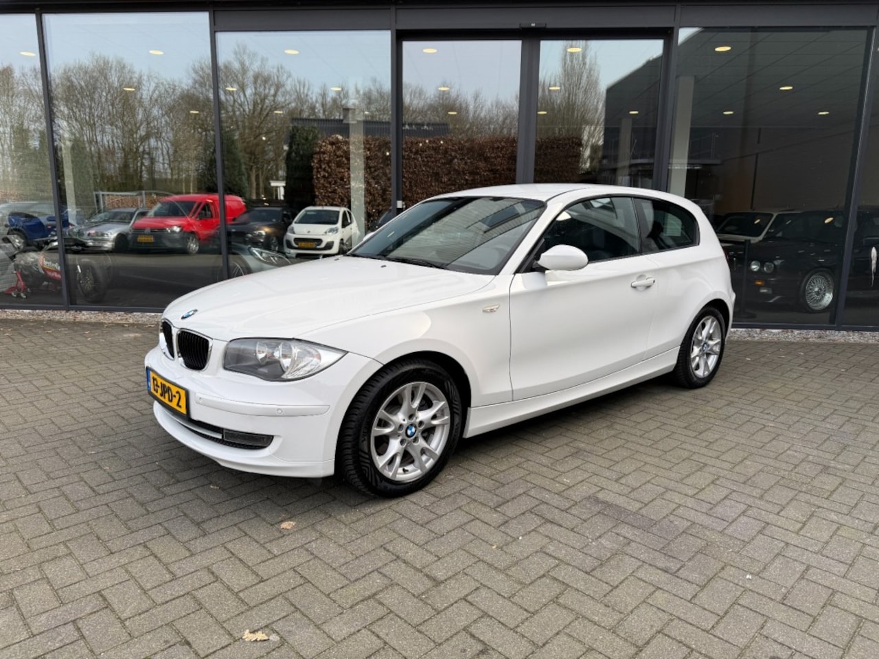 BMW 1-serie - 118i Sport Line 118i 143pk Sportline,Navi,Clima,PDC,Sportstoelen,Elekt Pakket,LMV - AutoWereld.nl
