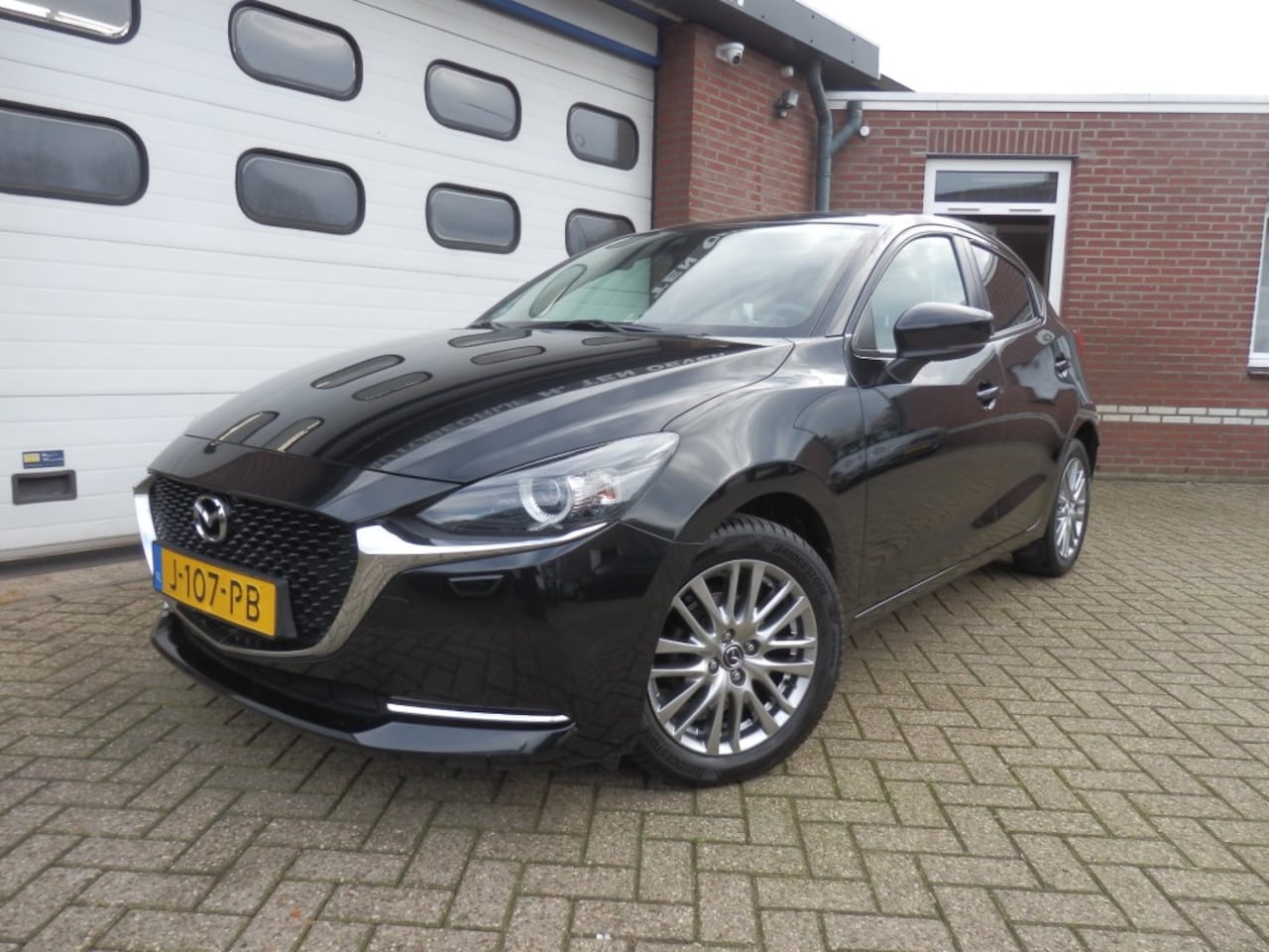 Mazda 2 - 1.5 SKYACT-G LUXURY CAMERA/CARPLAY/CRUISE/STOELVERW - AutoWereld.nl
