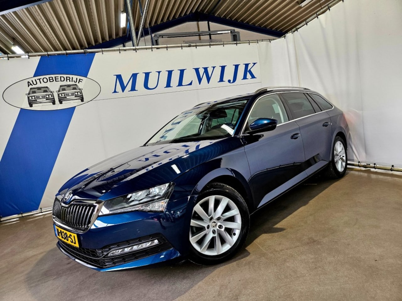 Skoda Superb Combi - Combi 1.5 TSI ACT Business Edition / Trekhaak / Virtual / NL Auto - AutoWereld.nl