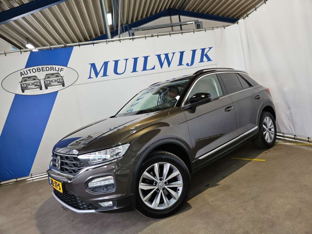 Volkswagen T-Roc - 1.5 TSI Sport / Leder / Camera / Adapt. Cruise - AutoWereld.nl