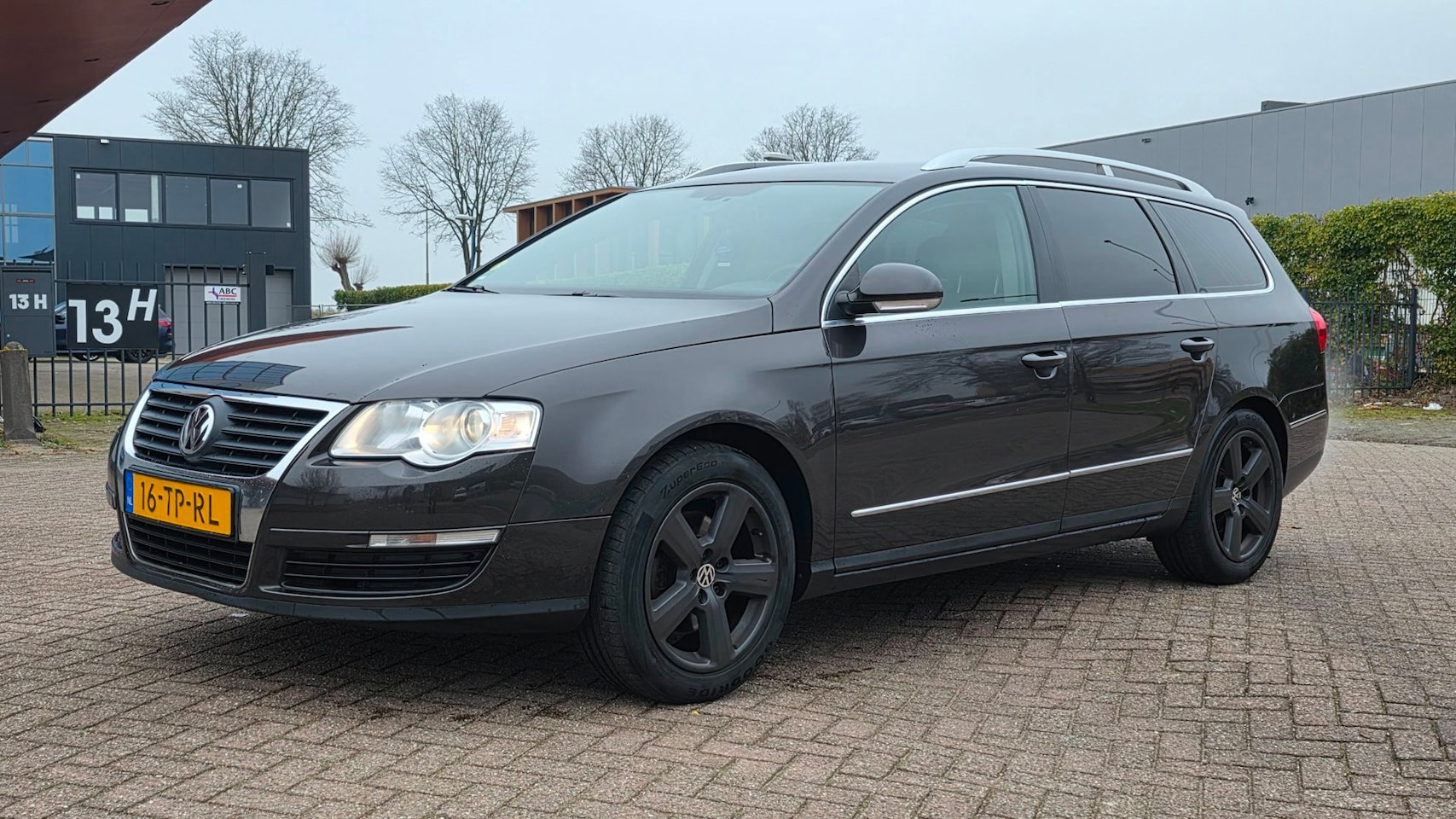 Volkswagen Passat Variant - 2.0 FSI Comfortline NIEUWE APK*Zeer netjes*TREKHAAK*CLIMA*CRUISE*NAVI*Etc. - AutoWereld.nl