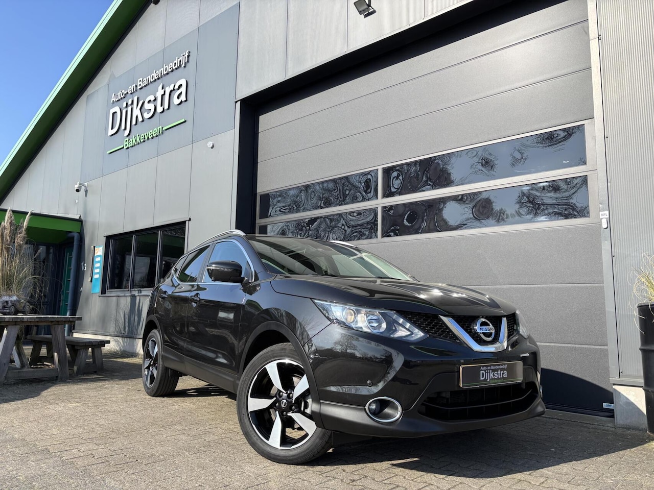 Nissan Qashqai - 1.2 N-Connecta Panorama dak/ 360 graden camera/ Trekhaak/ Private glass