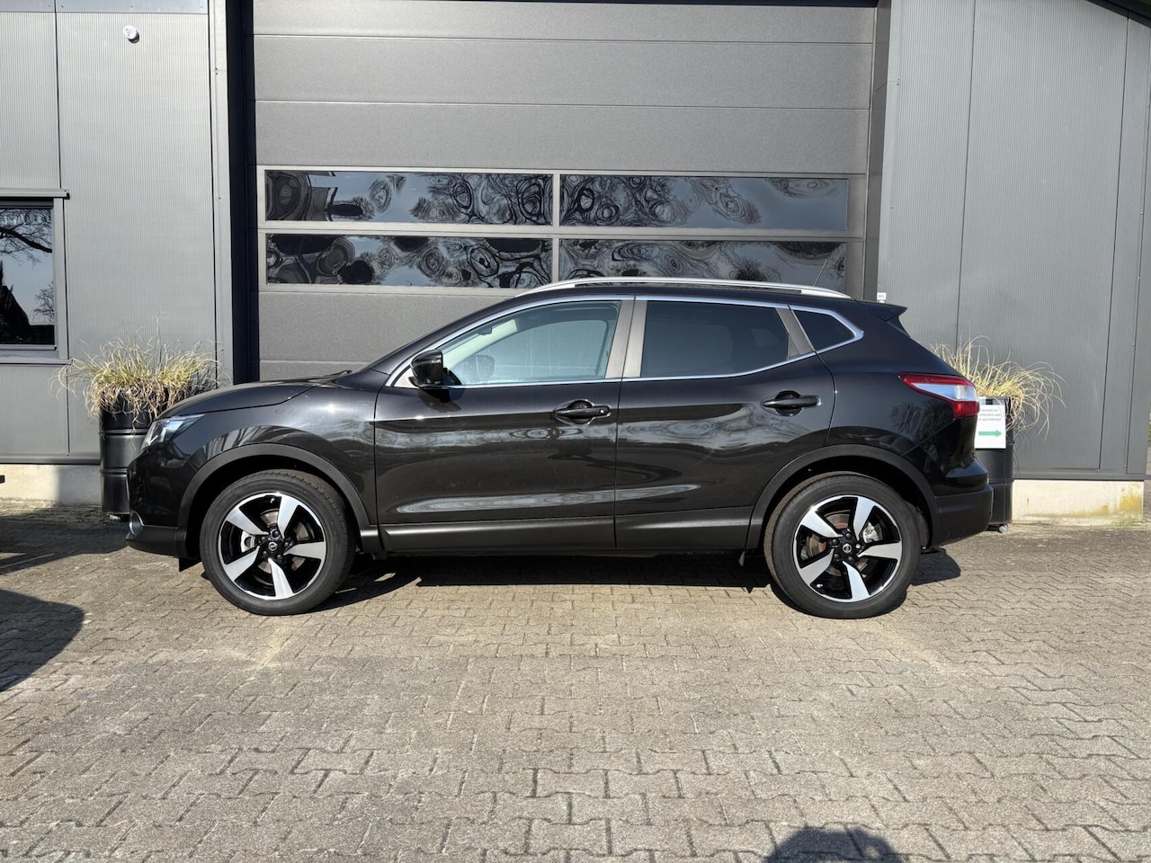 Nissan Qashqai - 1.2 N-Connecta Panorama dak/ 360 graden camera/ Trekhaak/ Private glass