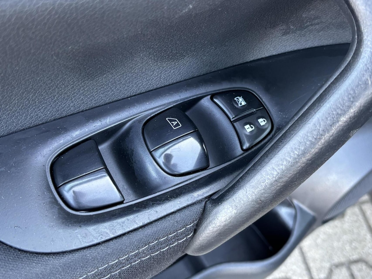 Nissan Qashqai - 1.2 N-Connecta Panorama dak/ 360 graden camera/ Trekhaak/ Private glass