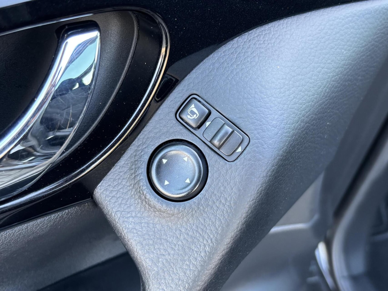 Nissan Qashqai - 1.2 N-Connecta Panorama dak/ 360 graden camera/ Trekhaak/ Private glass