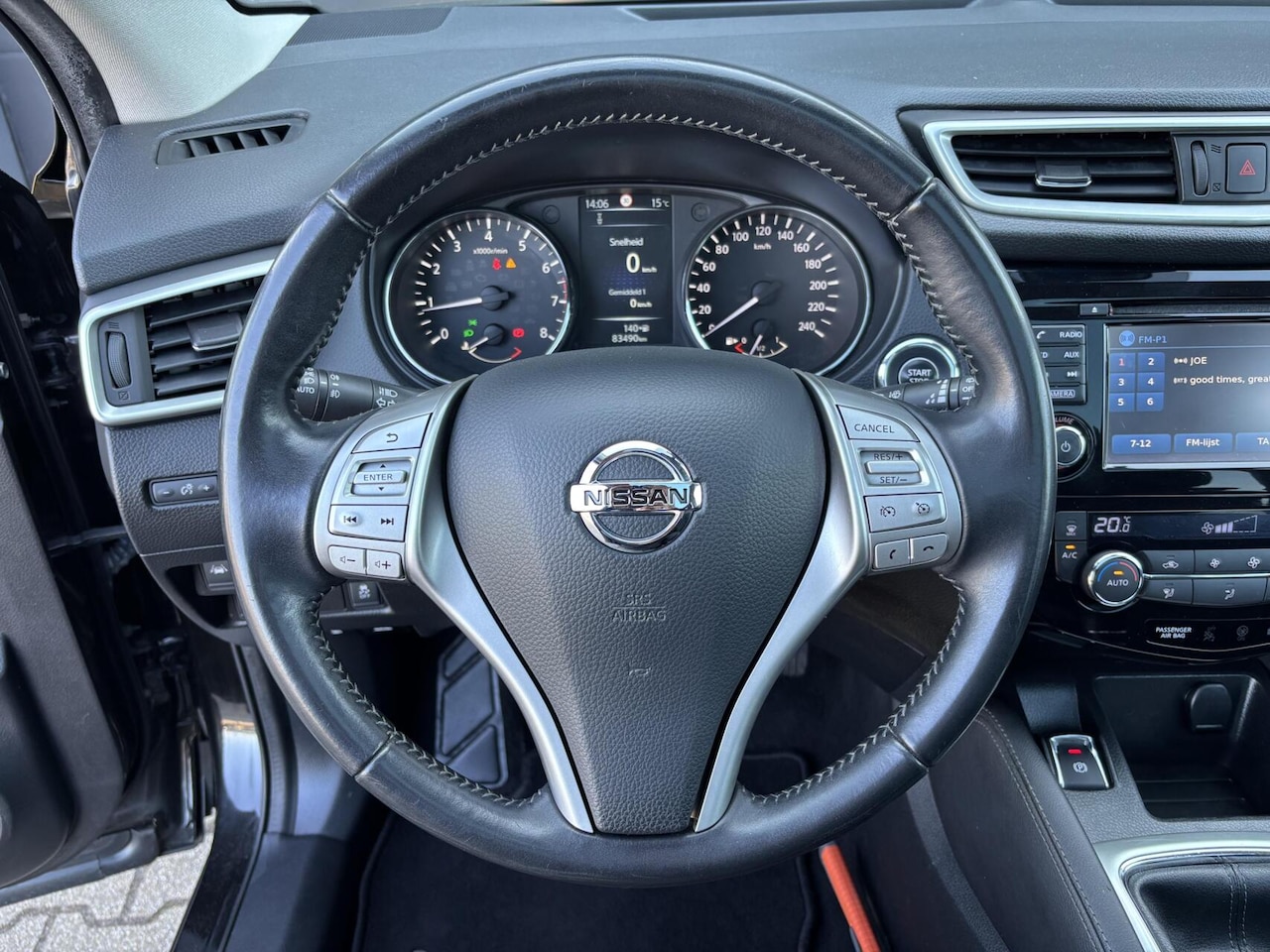 Nissan Qashqai - 1.2 N-Connecta Panorama dak/ 360 graden camera/ Trekhaak/ Private glass