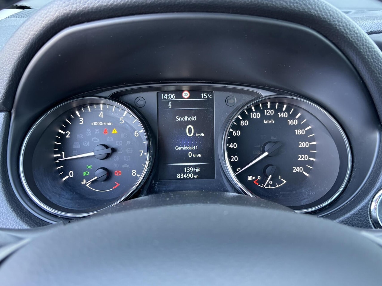 Nissan Qashqai - 1.2 N-Connecta Panorama dak/ 360 graden camera/ Trekhaak/ Private glass