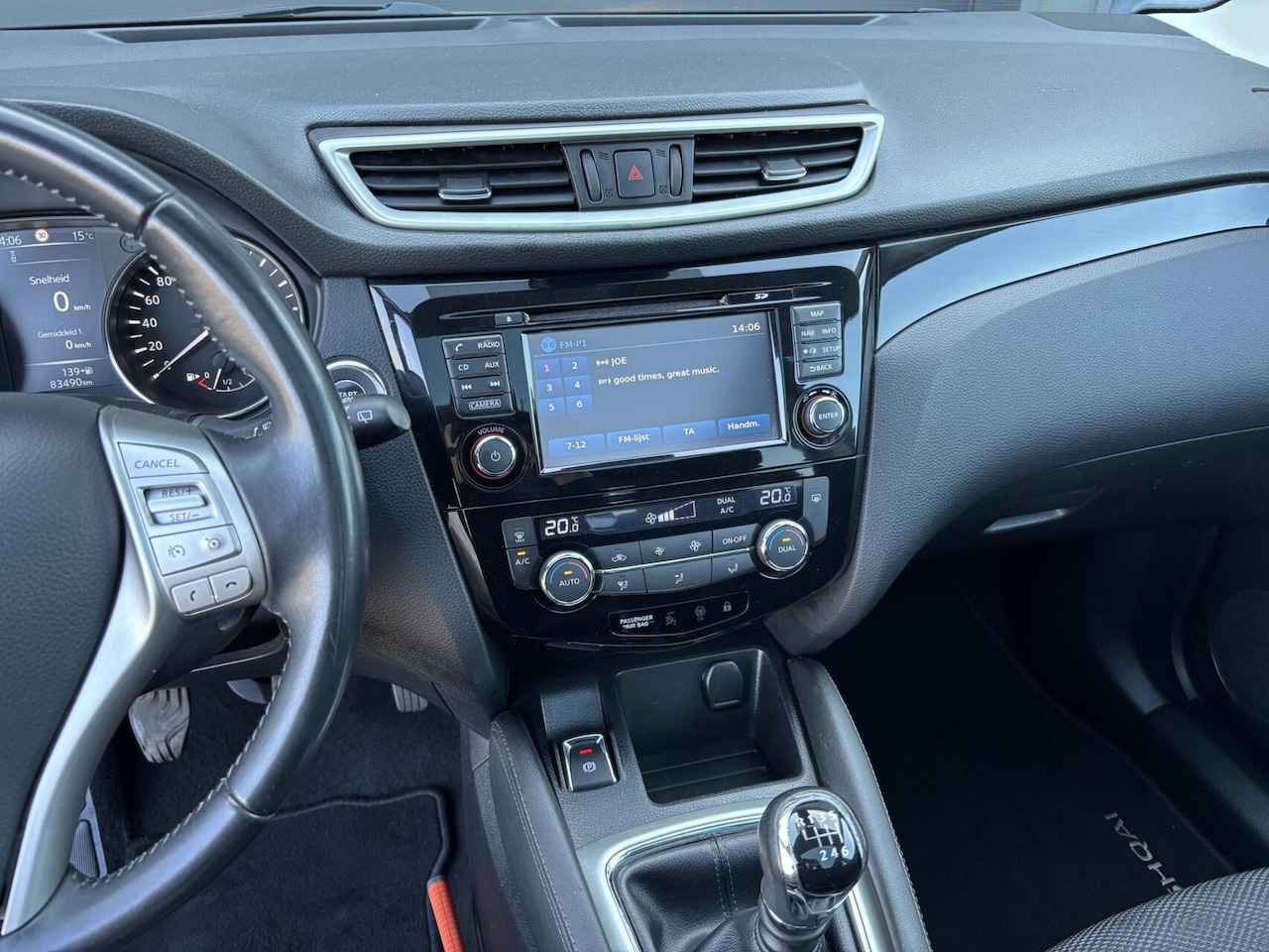 Nissan Qashqai - 1.2 N-Connecta Panorama dak/ 360 graden camera/ Trekhaak/ Private glass