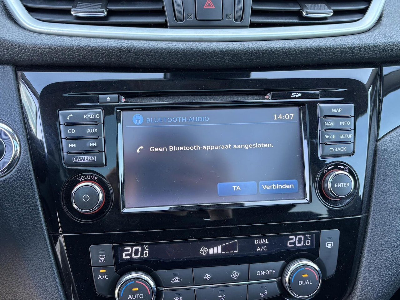 Nissan Qashqai - 1.2 N-Connecta Panorama dak/ 360 graden camera/ Trekhaak/ Private glass