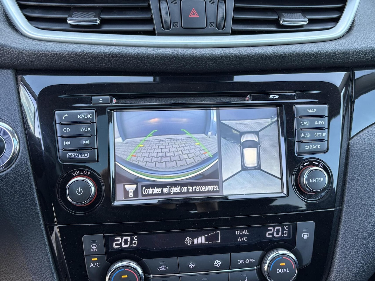 Nissan Qashqai - 1.2 N-Connecta Panorama dak/ 360 graden camera/ Trekhaak/ Private glass