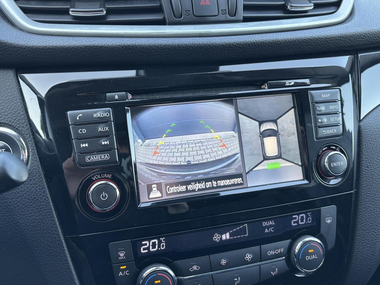 Nissan Qashqai - 1.2 N-Connecta Panorama dak/ 360 graden camera/ Trekhaak/ Private glass