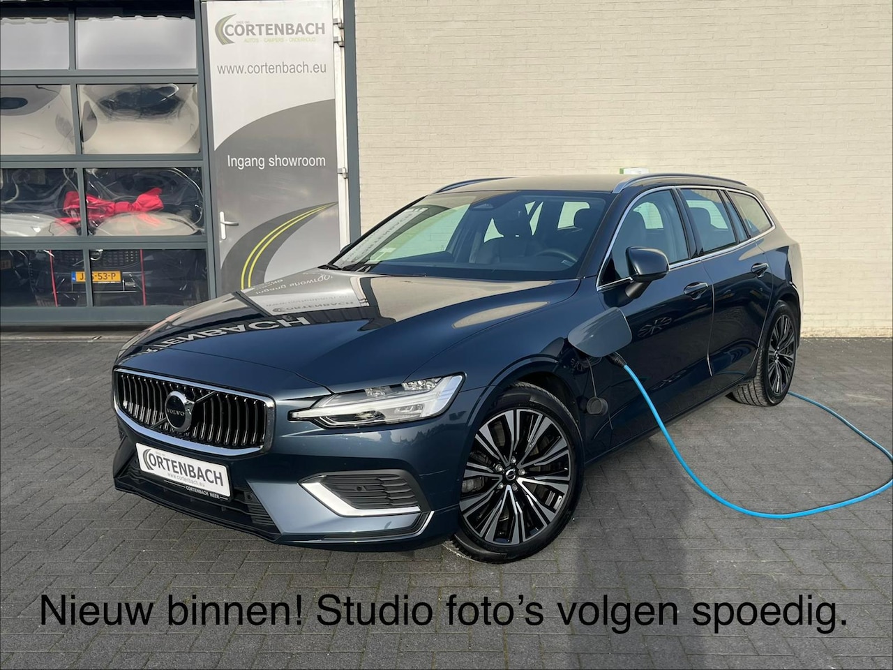 Volvo V60 - 2.0 T6 Plug-in hybrid AWD Plus Bright | Long range | Zwenkbare trekhaak | Harman Kardon | - AutoWereld.nl