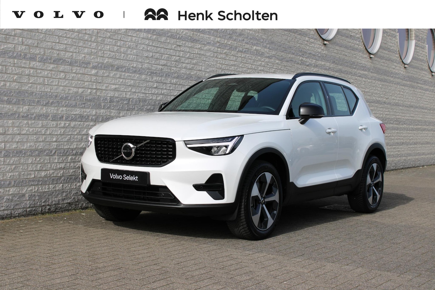 Volvo XC40 - B4 Plus Dark | Trekhaak | Verwarmbare voorstoelen+stuurwiel | Premium audio by Harman Kard - AutoWereld.nl