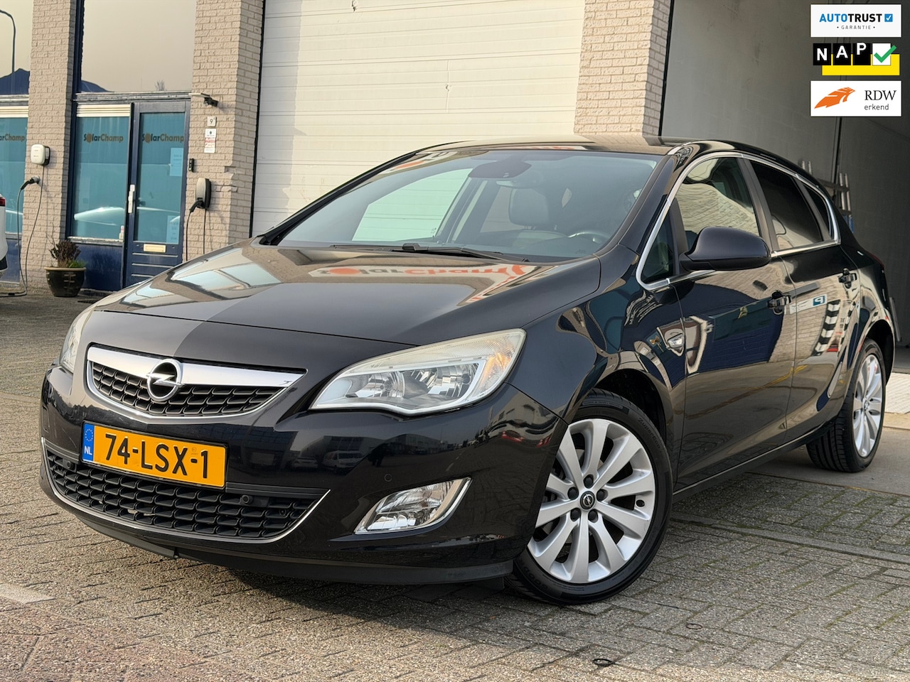Opel Astra - 1.6 Cosmo/ AUTOMAAT/ nap/ dealeronderhouden/ 1jaar apk/ volle opties - AutoWereld.nl