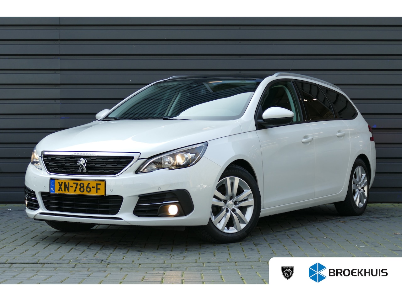 Peugeot 308 SW - 1.2 PURETECH 110PK BLUE LEASE EXECUTIVE / NAVI / CLIMA / LED / PDC / 16"LMV / PANO.DAK / B - AutoWereld.nl