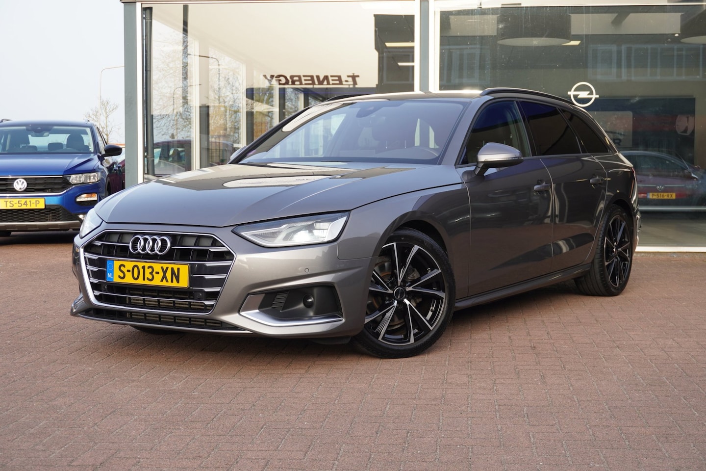 Audi A4 Avant - 40 TFSI Launch edition Sport Automaat | Airco | Navigatie | Trekhaak | Vol opties | LM vel - AutoWereld.nl