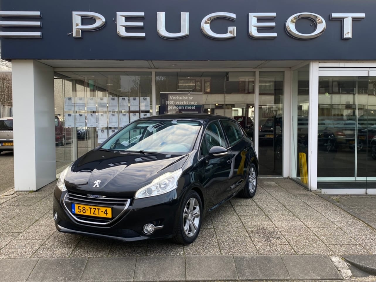 Peugeot 208 - 1.4 VTi 95PK Allure*NAV*PANO* - AutoWereld.nl