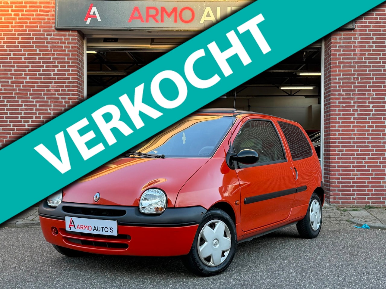 Renault Twingo - 1.2 Comfort | Pano | Rijklaar - AutoWereld.nl