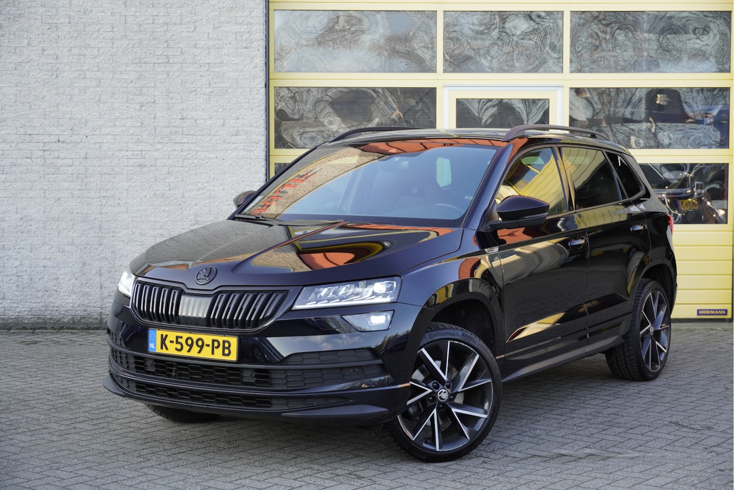 Skoda Karoq - 150PK! Automaat Sportline Business BJ2021 | Lmv 19" | Led V+A | Keyless entry | Pdc V+A | - AutoWereld.nl