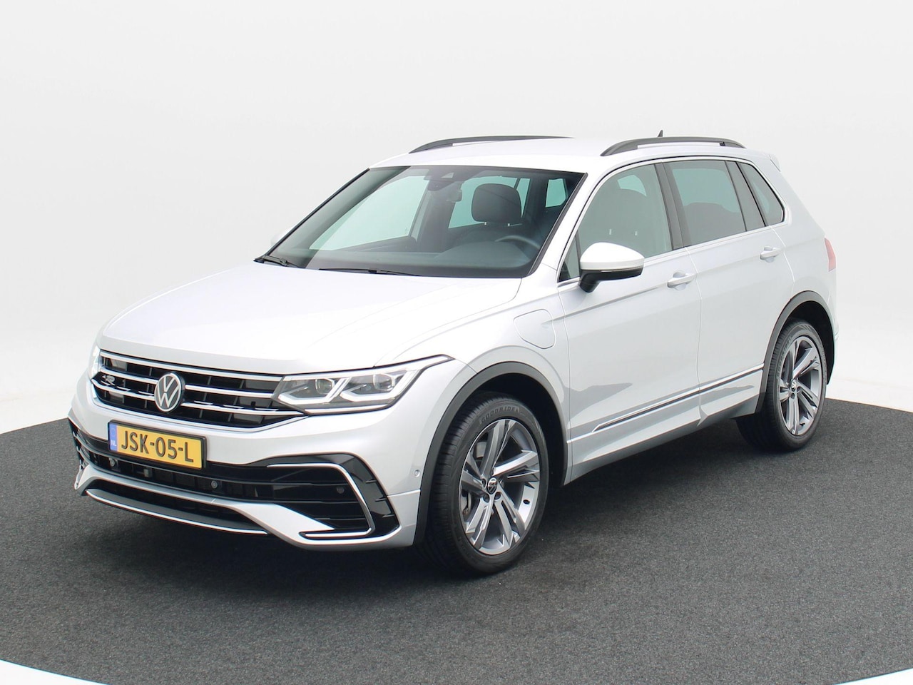 Volkswagen Tiguan - 1.4 TSi 245 Pk eHybrid Automaat R-Line Business+ | Full LED | Adaptive Cruise | Keyless | - AutoWereld.nl
