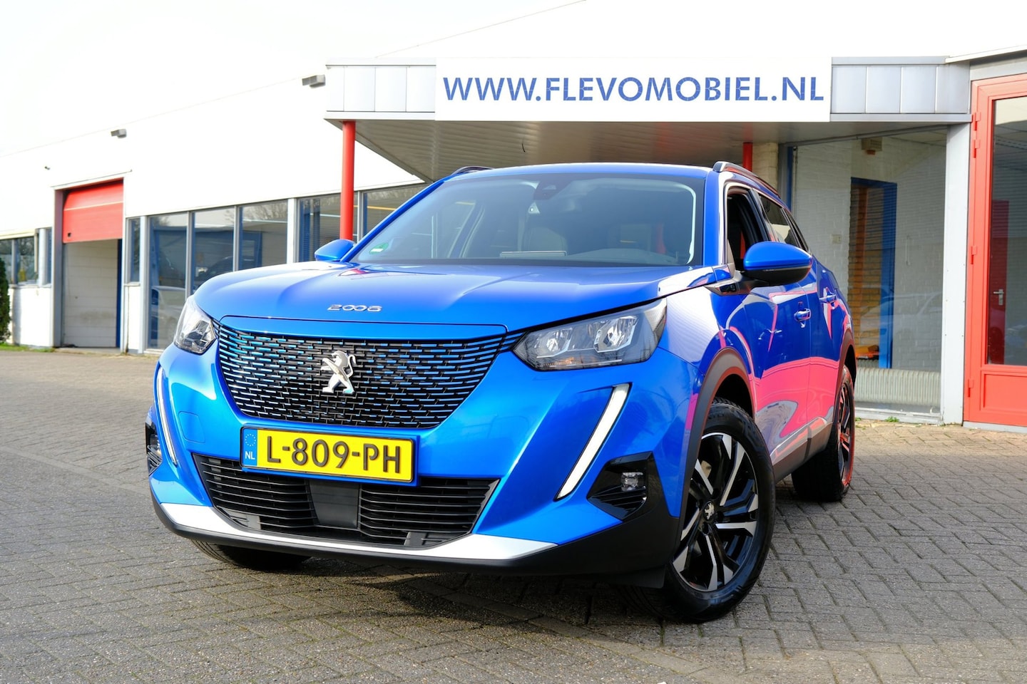 Peugeot e-2008 - EV Blue Lease Allure 50 kWh Aut. Navi|Half-Leder|Clima|LMV|PDC - AutoWereld.nl