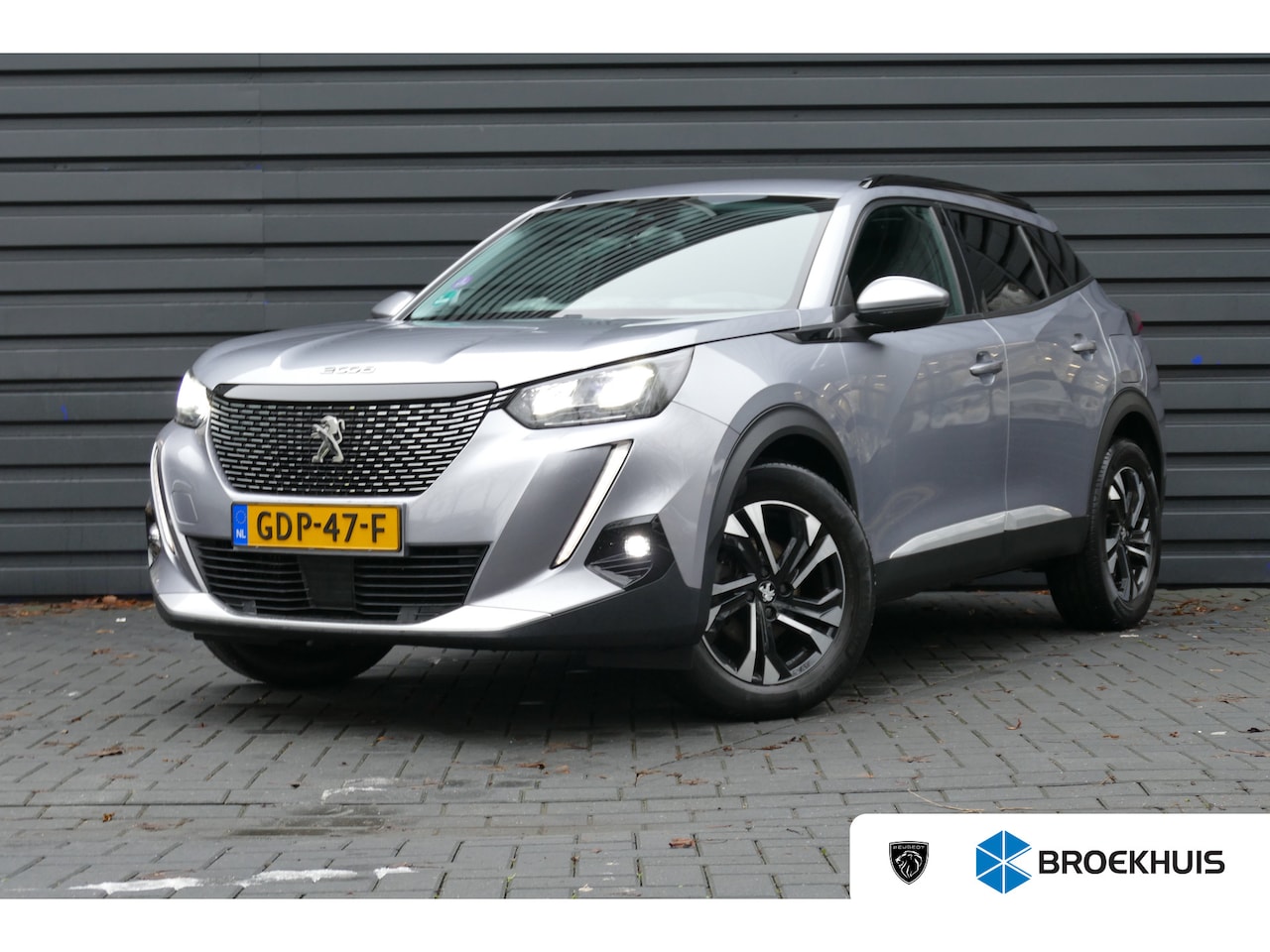 Peugeot 2008 - 1.2 PURETECH 130PK ALLURE PACK / NAVI / CLIMA / LED / PDC / 17"LMV / CAMERA / AFN. TREKHAA - AutoWereld.nl