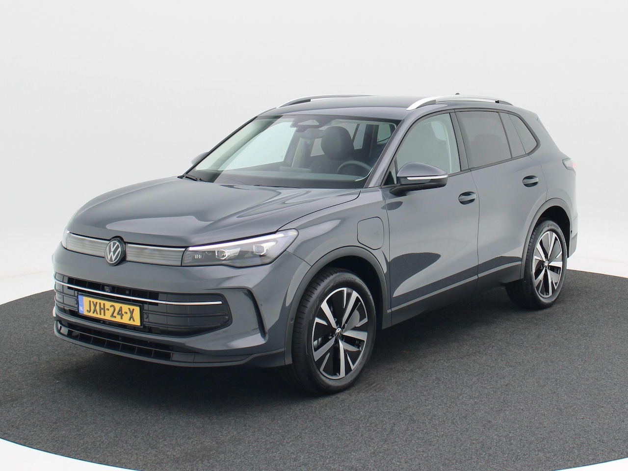 Volkswagen Tiguan - 1.5 eHybrid 204 Pk Automaat Life Edition | Trekhaak | Adaptive Cruise | Full LED | Camera - AutoWereld.nl