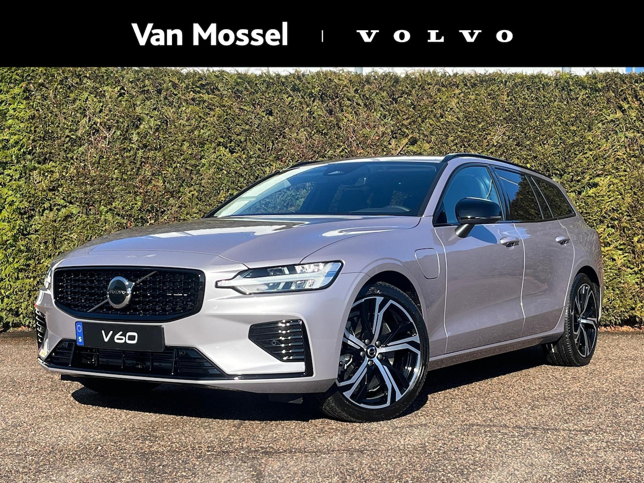 Volvo V60 - 2.0 T6 Plug-in hybrid AWD Plus Dark | Panoramadak | Harman/Kardon | Stoel/Stuur Verwarming - AutoWereld.nl