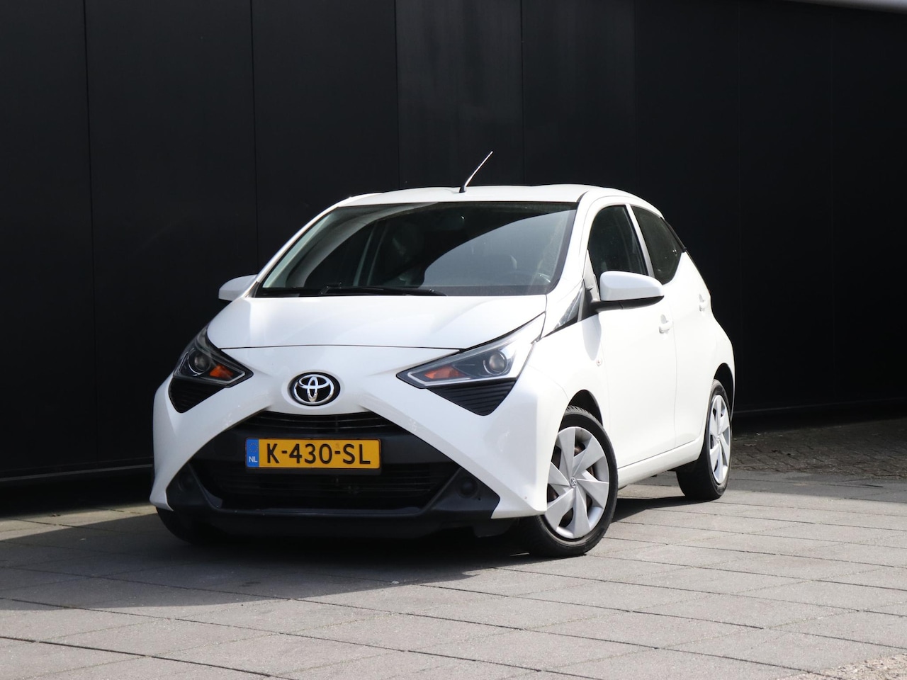 Toyota Aygo - 1.0 VVT-i x-play 1.0 VVT-i x-play - AutoWereld.nl