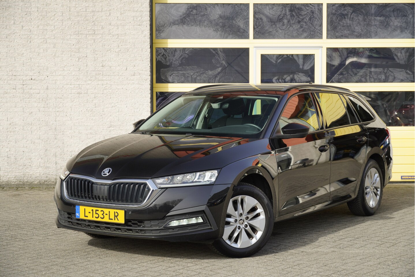 Skoda Octavia Combi - 1.0 TSI Business Edition BJ2021 Lmv 16" | Led | Pdc | Navi | Dynamische knipperlichten | E - AutoWereld.nl