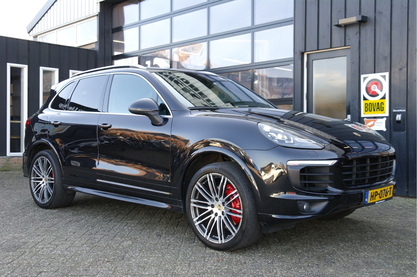 Porsche Cayenne - 3.0 S E-Hybrid | NL-Auto | LED | 21'' | Luchtvering - AutoWereld.nl