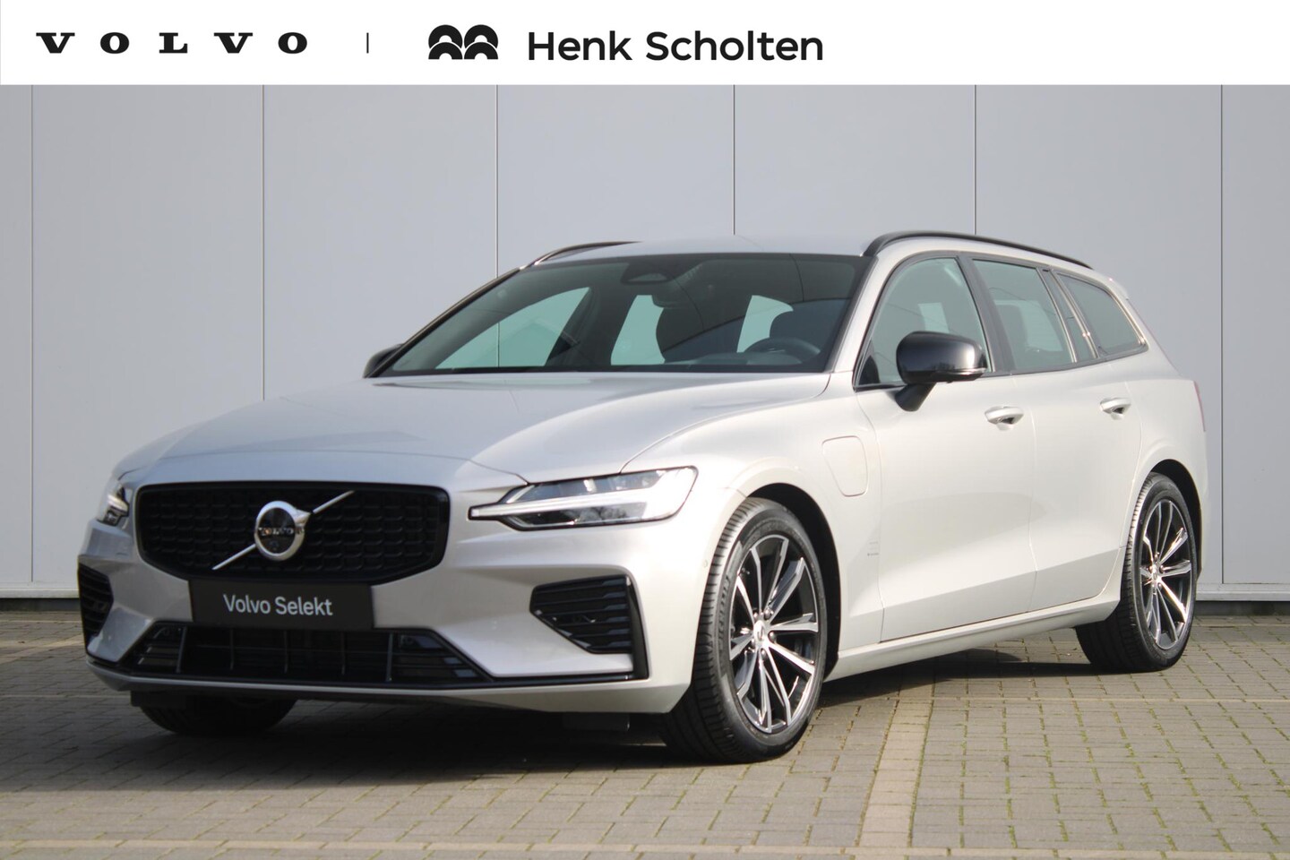 Volvo V60 - T6 Plug-in hybrid AWD Plus Dark | Elektrisch inklapbare trekhaak | Elektrisch verstelbare - AutoWereld.nl