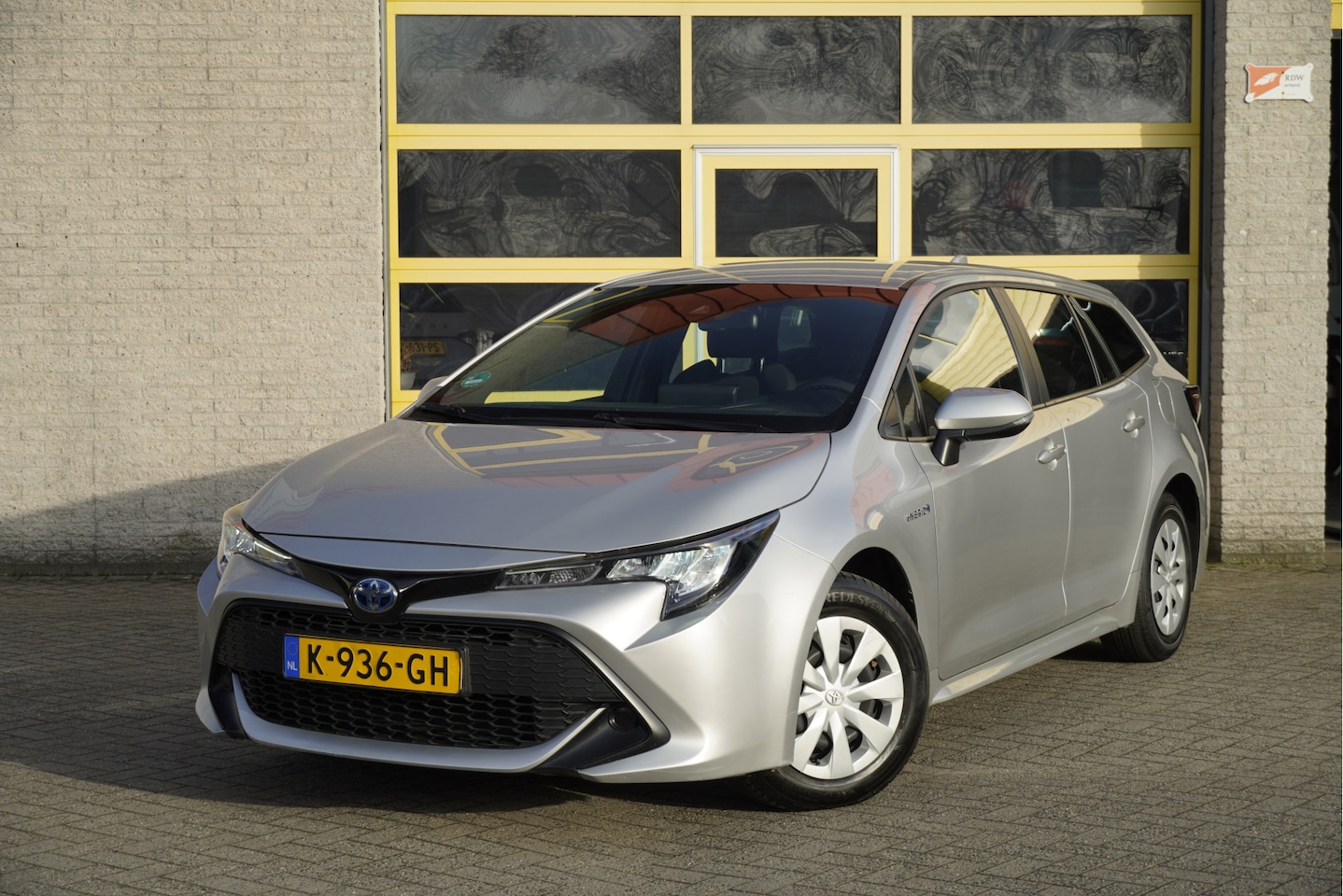 Toyota Corolla Touring Sports - 1.8 Hybrid Comfort BJ2020 Led | Trekhaak | Achteruitrijcamera | App-Connect | Climate cont - AutoWereld.nl