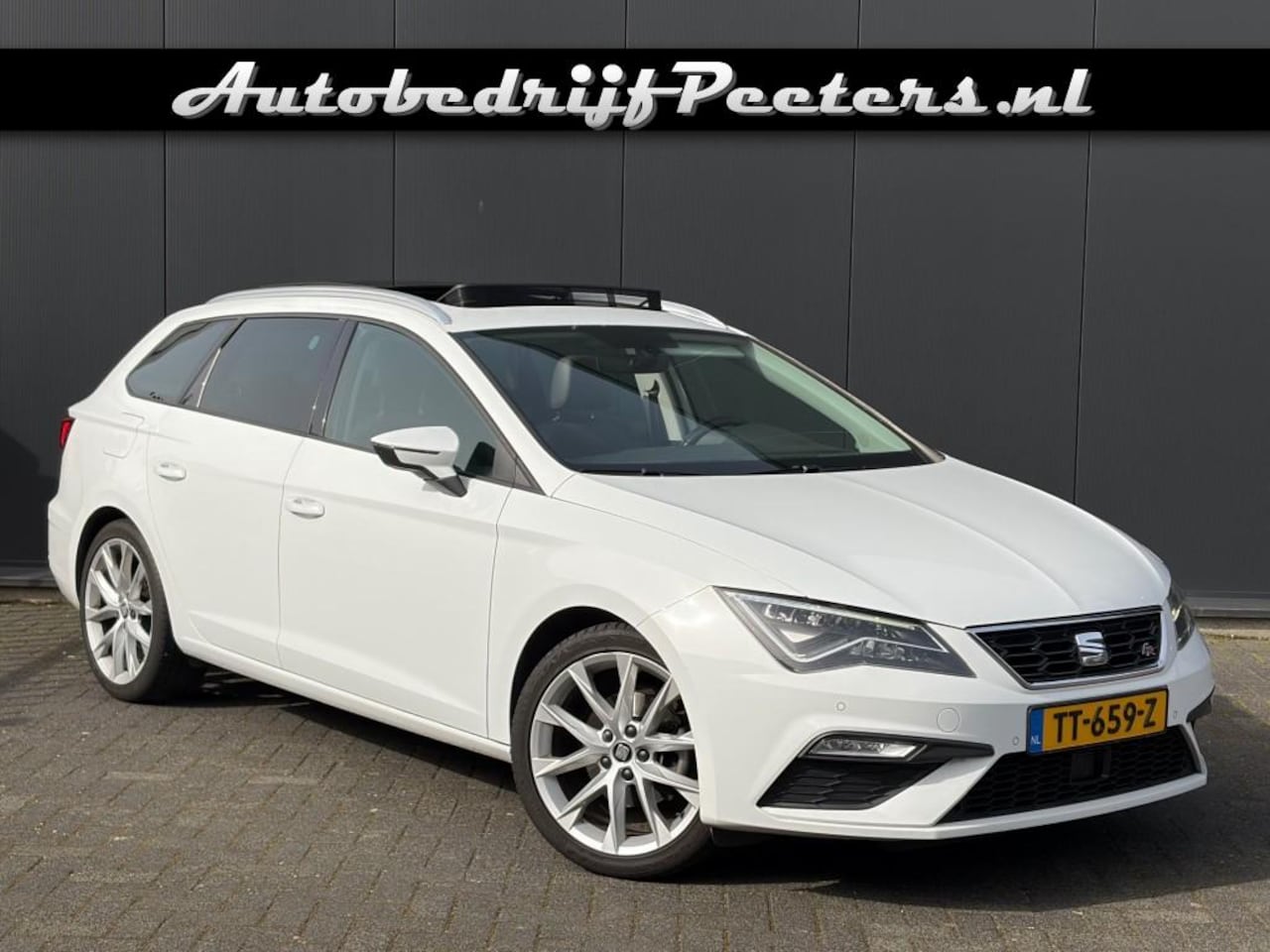 SEAT Leon - ST 1.4 TSI FR Intense Pano ACC LED Camera Sfeerlicht Carplay Android Navi - AutoWereld.nl