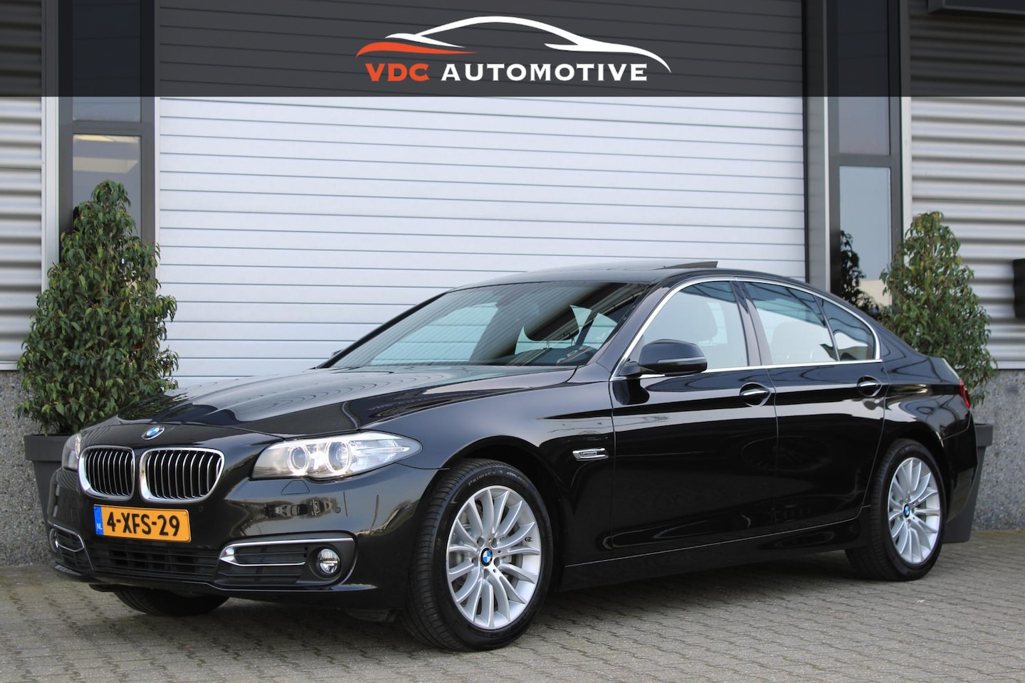 BMW 5-serie - 520i Executive Eerste Eigenaar | Schuifdak | Leder | Navi | Camera | Dealer Onderhouden | - AutoWereld.nl