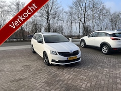 Skoda Octavia Combi - 1.0 TSI Greentech Sport Business TREKHAAK ZWARTE HEMEL STOELVERWARMING