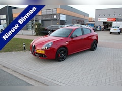 Alfa Romeo Giulietta - 1.4 Turbo Sprint Leder-Clima-Cruise-Carplay-Camera-Trekhaak
