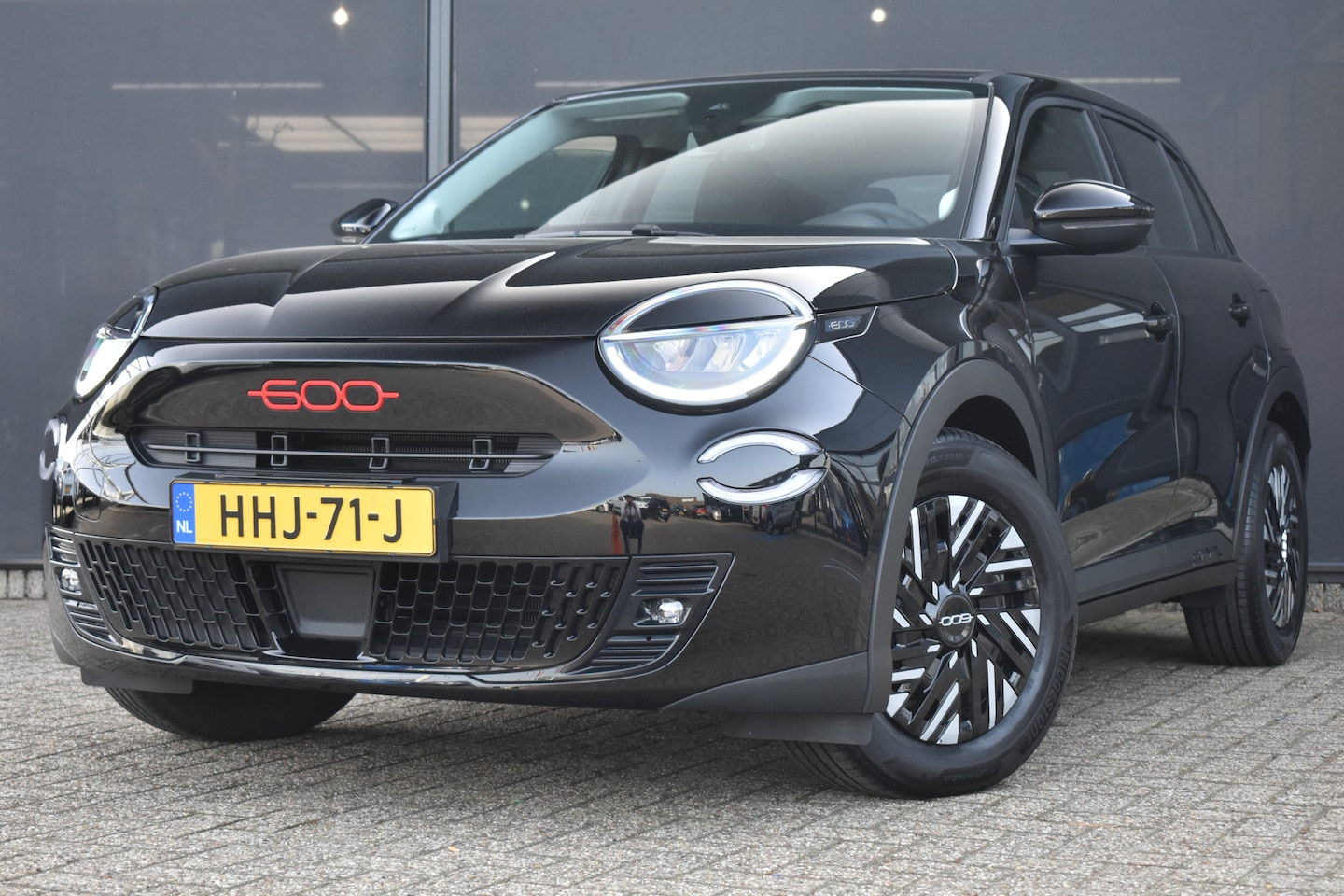 Fiat 600e - RED 54 kWh 3 Fase 156pk | Navigatie by App | Cruise Control | Parkeersensoren | DAB+ | Key - AutoWereld.nl