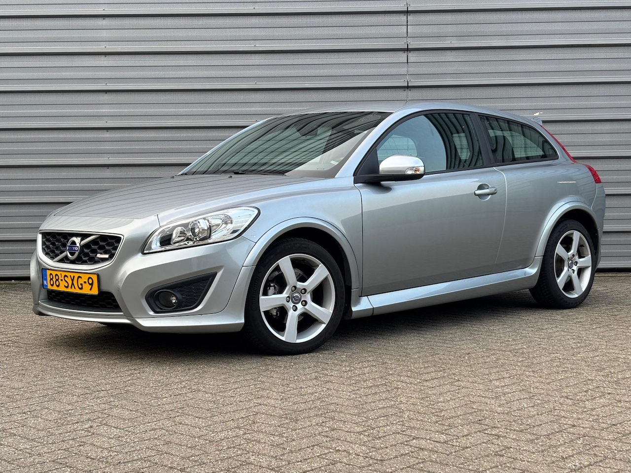 Volvo C30 - 2.0 145PK R-Design | 17" velgen | Bodykit | Half leder | Cruise control - AutoWereld.nl