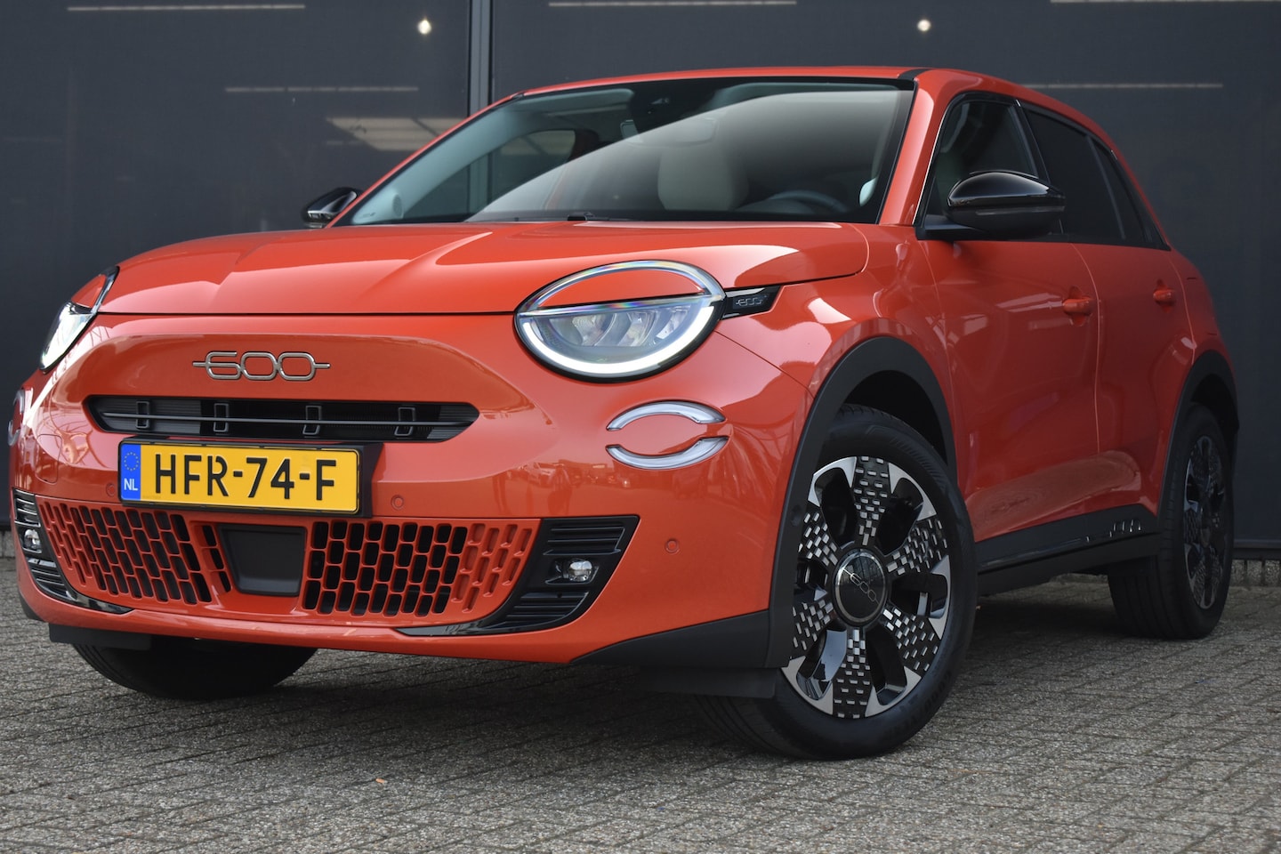 Fiat 600e - La Prima 54 kWh 96%SOH! | Massage | Adaptive Cruise | Elektr. Stoelen | Elektr. Achterklep - AutoWereld.nl