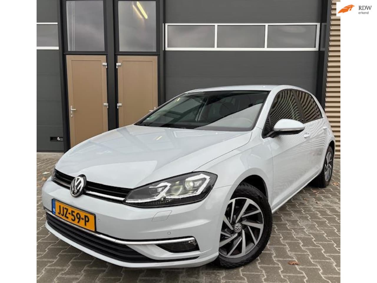 Volkswagen Golf - 1.0 TSI Highline Business R|DSG|Virtual|Full led|1e eig|Keyless|ACC|Sound ed|Carplay|Stoel - AutoWereld.nl