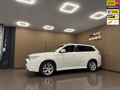 Mitsubishi Outlander - 2.0 PHEV Instyle * Schuif-Kanteldak / Navigatie / LED / 18" LM Velgen / NL Auto