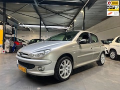 Peugeot 206 - 1.4 Forever/Airco/Apk nieuw bij aflevering