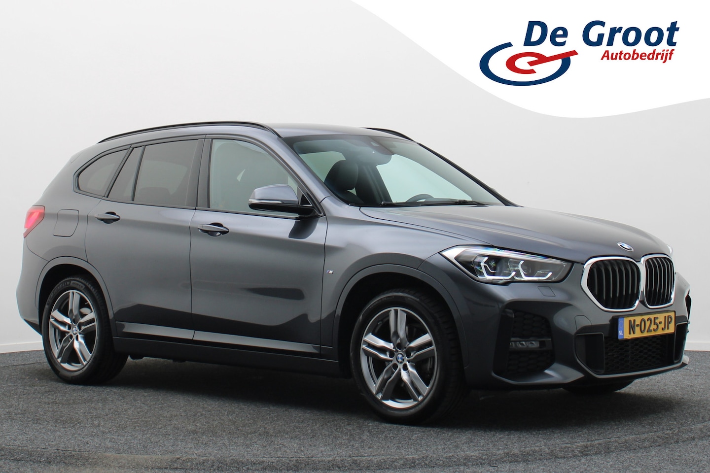 BMW X1 - sDrive18i High Executive M Sport Leer, ACC, Camera, Trekhaak, Navigatie, PDC, 18" - AutoWereld.nl