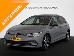 Volkswagen Golf - 1.0 eTSI Life Automaat Panoramadak Trekhaak Stuur-Stoelverwarming Moonstone