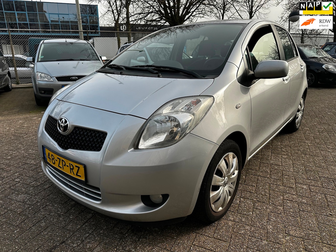 Toyota Yaris - 1.3 VVTi Sol MMT 1.3 VVTi Sol MMT, automaat, nap - AutoWereld.nl