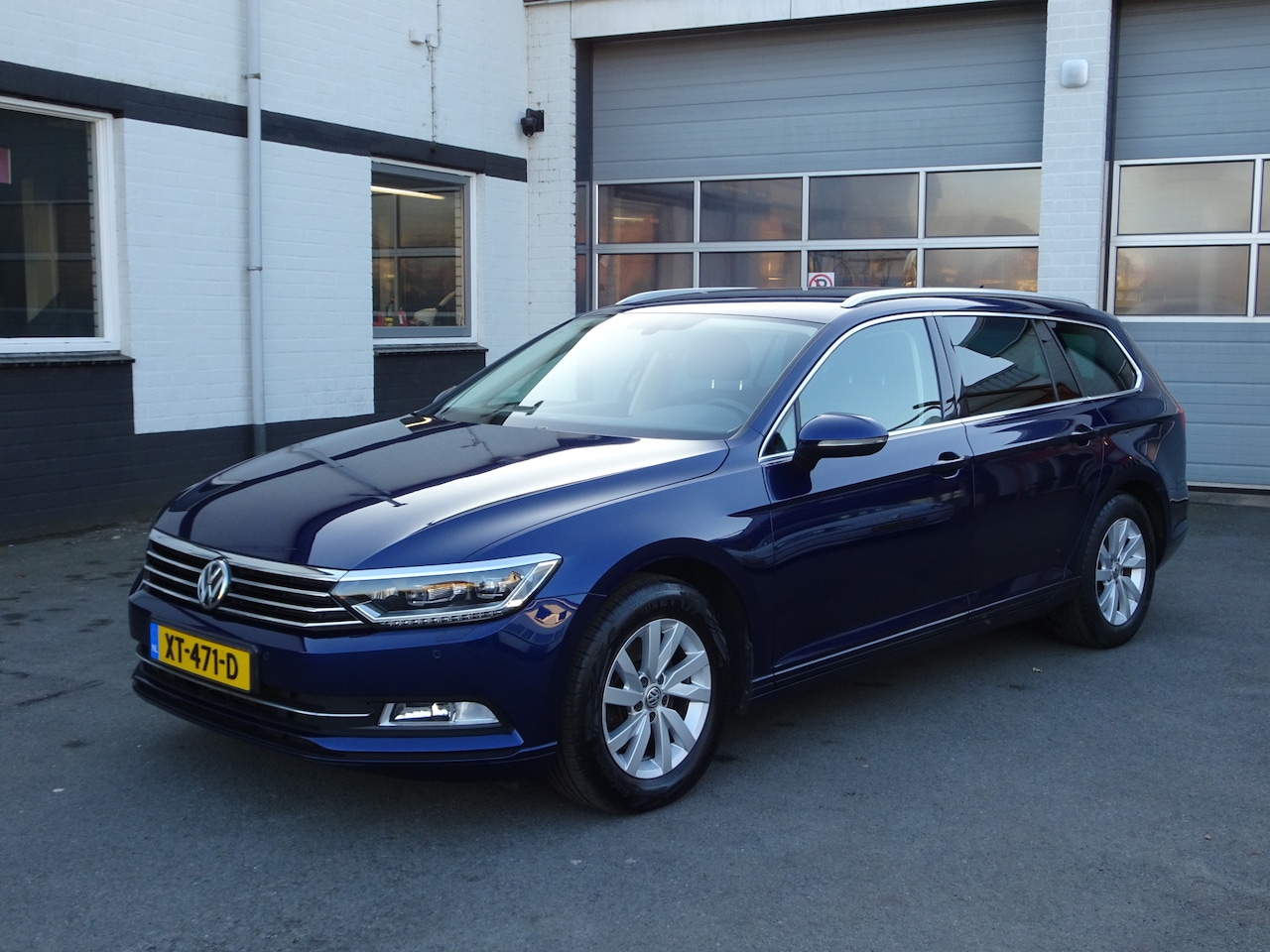 Volkswagen Passat Variant - 1.5 TSI Comfortline Business Automatische airco, navigatie, trekhaak, licht metalen velgen - AutoWereld.nl